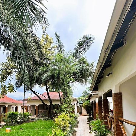 Home Feeling Neneu Lodge Moshi Buitenkant foto