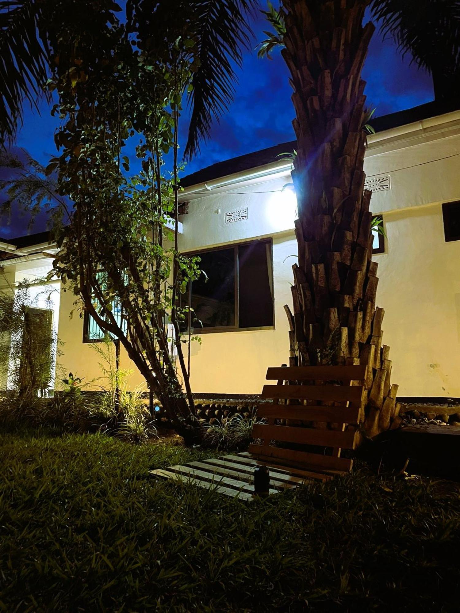 Home Feeling Neneu Lodge Moshi Buitenkant foto