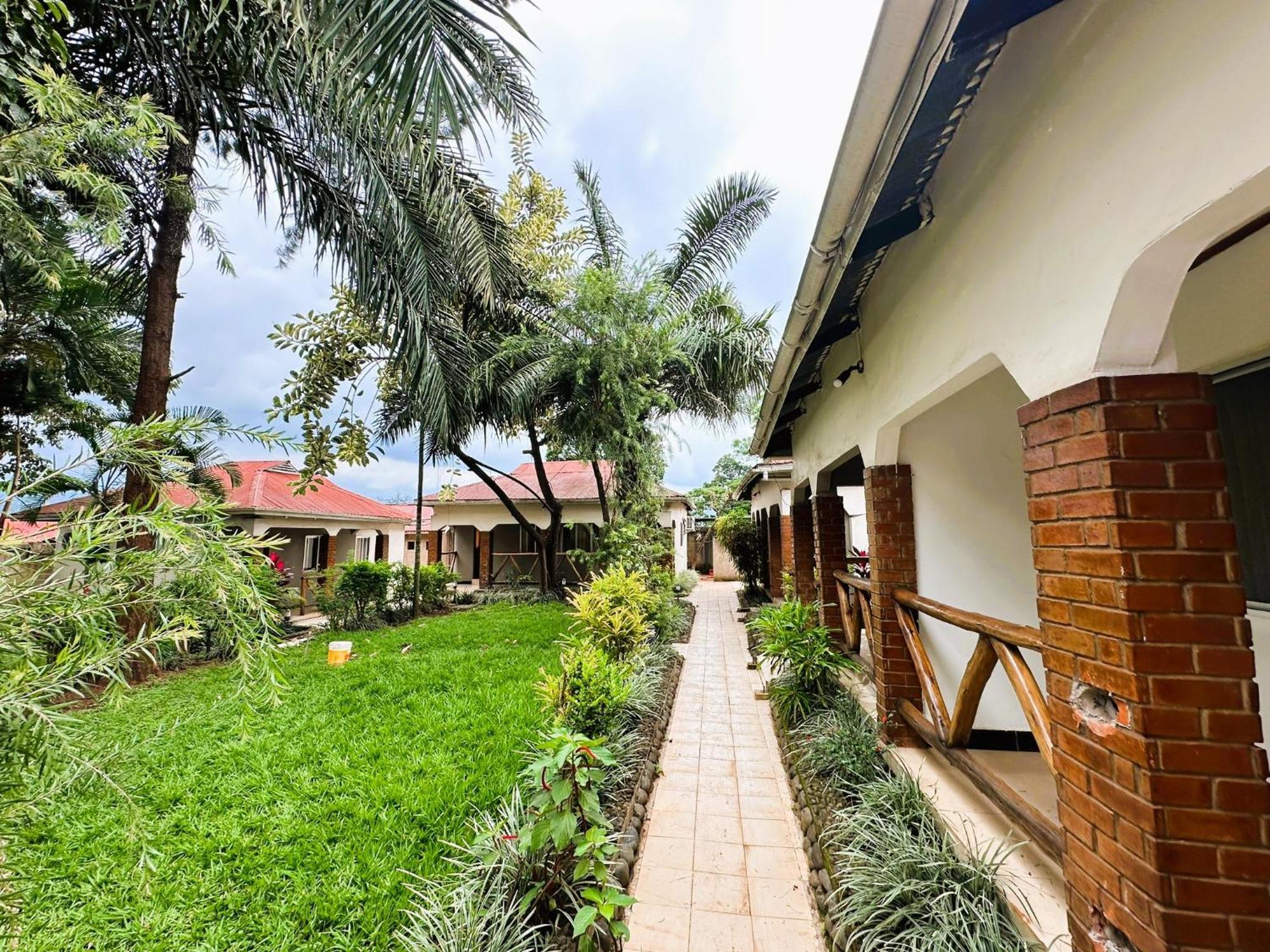 Home Feeling Neneu Lodge Moshi Buitenkant foto