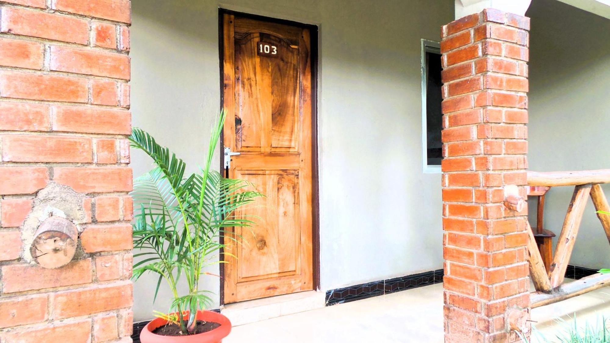 Home Feeling Neneu Lodge Moshi Buitenkant foto