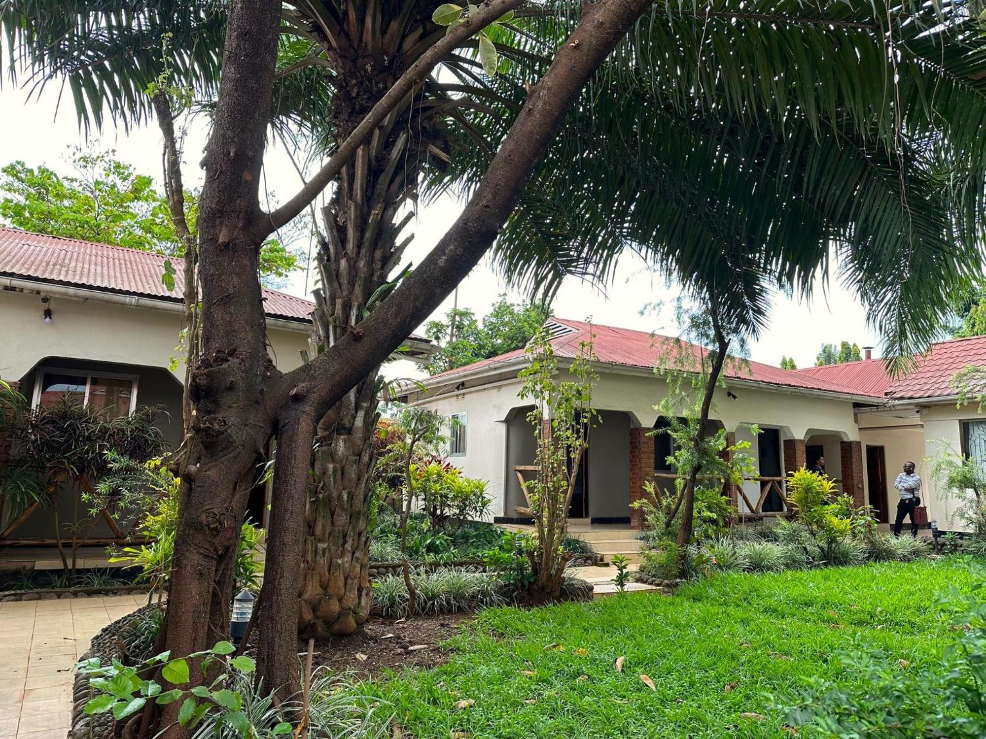 Home Feeling Neneu Lodge Moshi Buitenkant foto